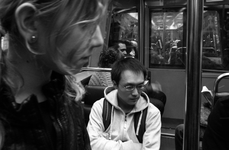 Killen med luvtröja