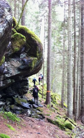 Isgrottor3 Vandring förbi isgrottorna