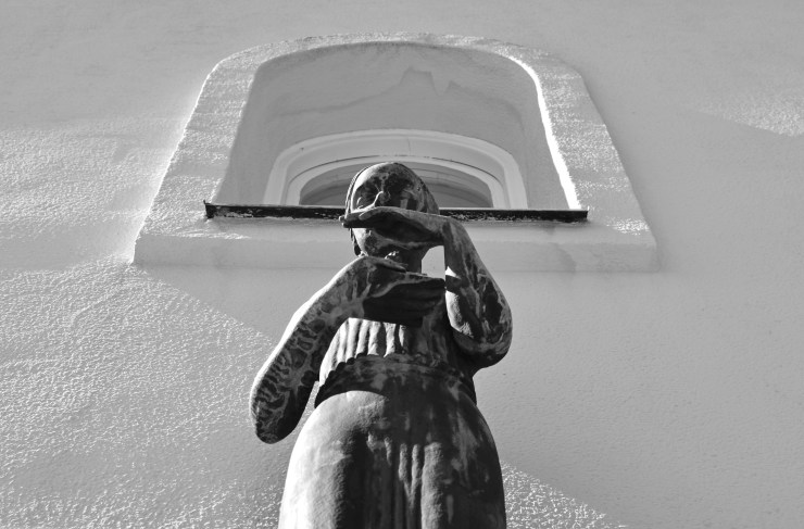 Flicka Skyddande Låga