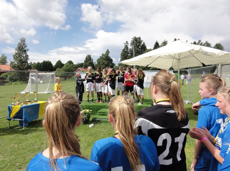 31SöndagQBIKApplåderarSegrarnaAIK1200px_DSC