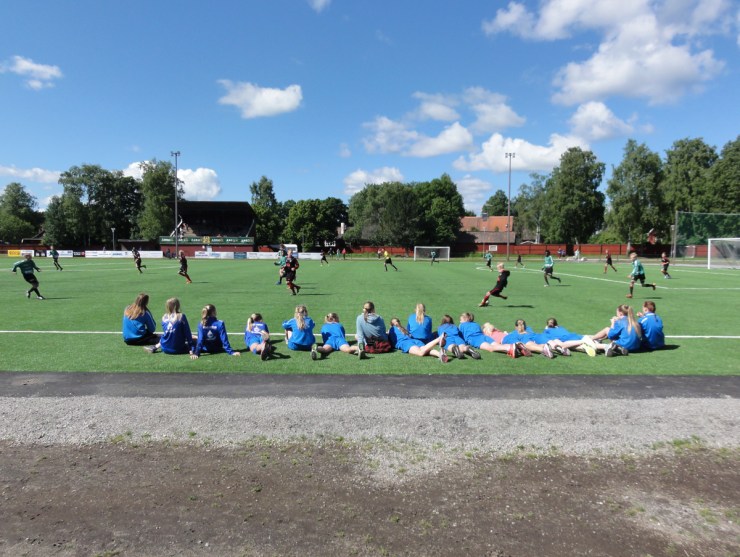 3Lördag_KollarPåMatch1200px_DSC01284