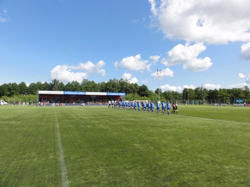 På väg ut till finalen på Karlslund arena